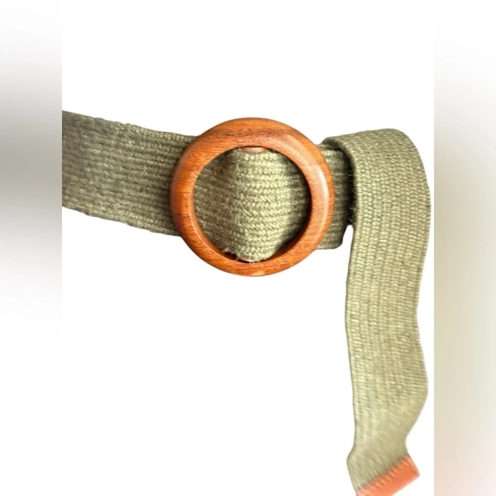 Lucky Brand women’s elastic belt wood buckle green size M / L NWT boho safari